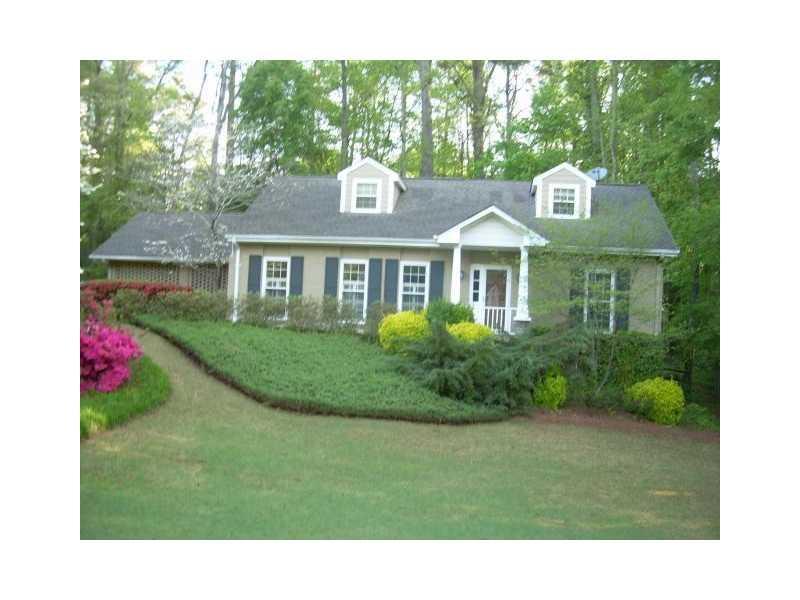 355 Knoll Woods Dr., Roswell, GA 30075