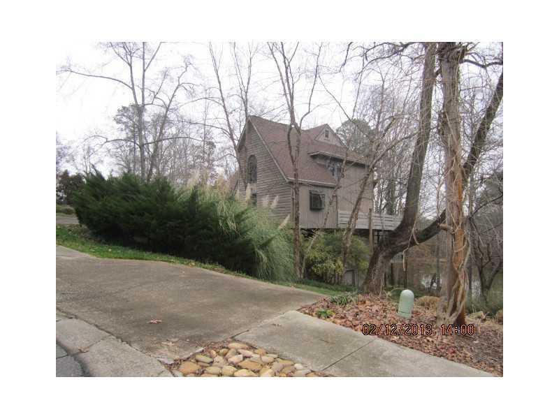 2718 Long Lake Dr., Roswell, GA 30075