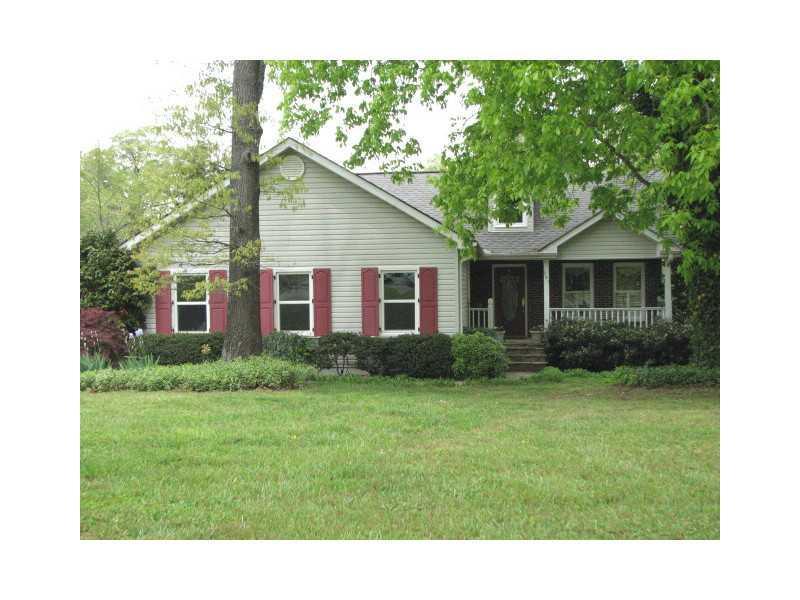 261 Foothills Dr., Murrayville, GA 30564