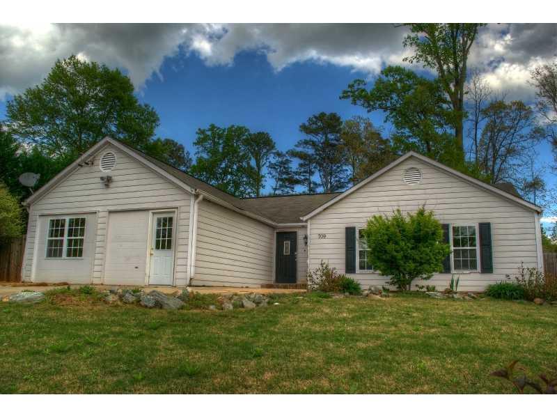 709 Winding River Way, Woodstock, GA 30188