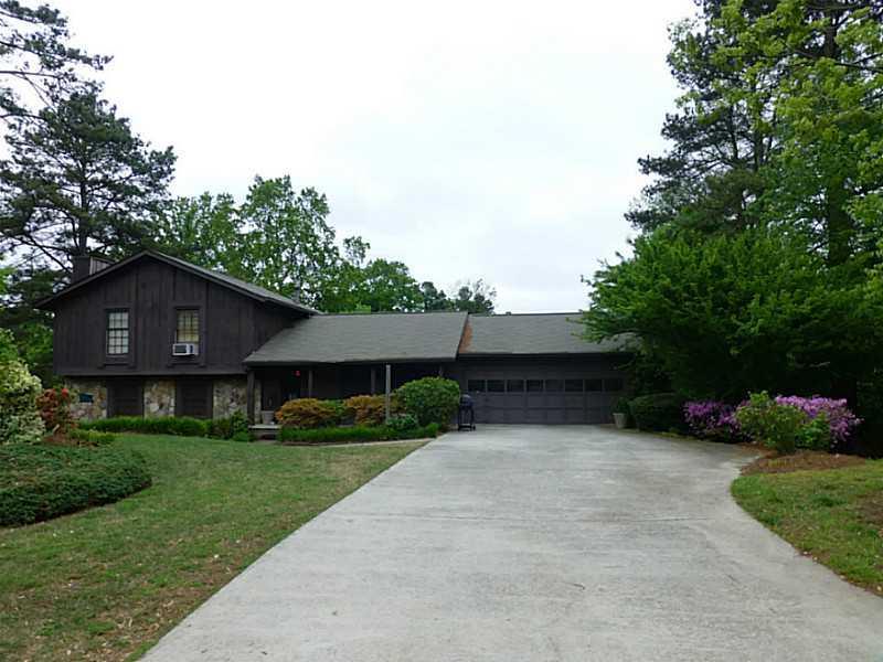 1605 Oakfield Ln., Roswell, GA 30075