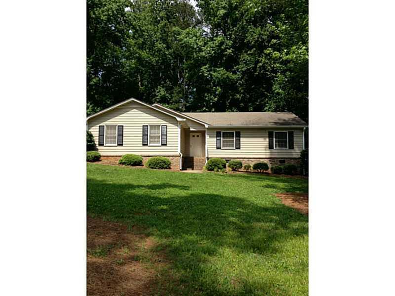 1562 Bentwood Dr., Lilburn, GA 30047