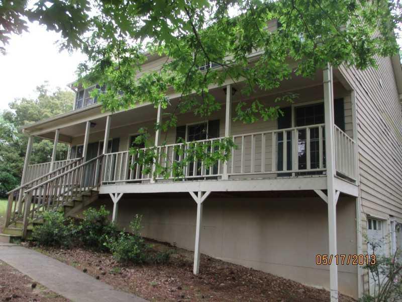 605 Driftwood Dr., Woodstock, GA 30188