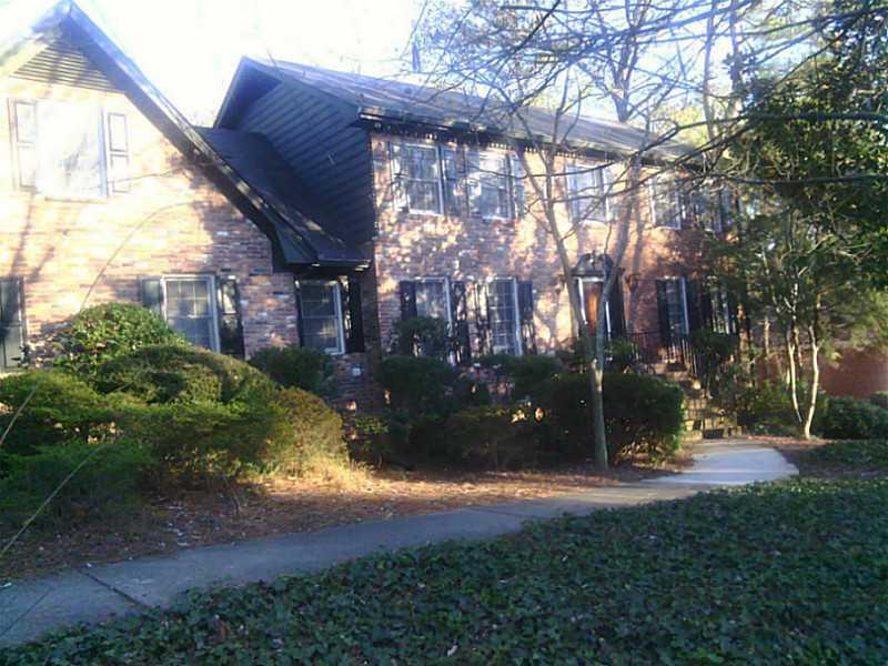 6810 Hunters Trace Cir., Sandy Springs, GA 30328