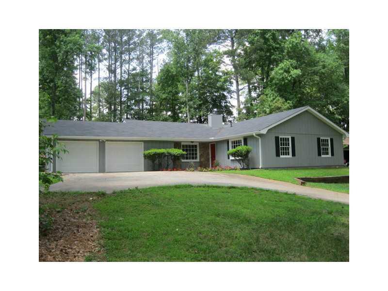 1653 Briarbend Ct., Stone Mountain, GA 30088