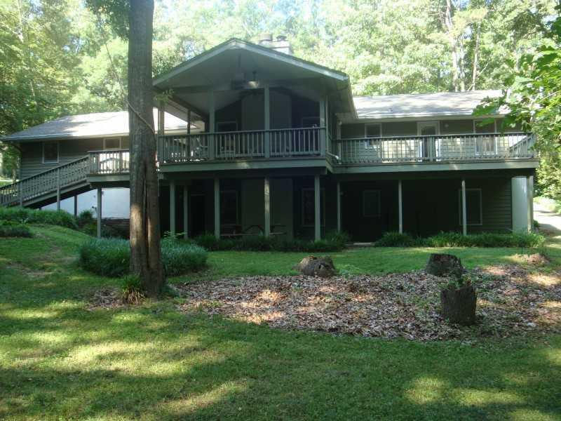 2032 Rainbow Dr., Snellville, GA 30039