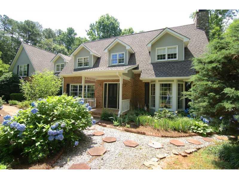 2005 Stonehedge Rd., Roswell, GA 30075