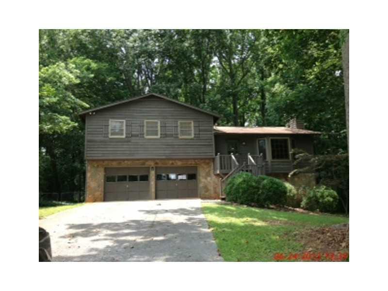 963 Medina Dr., Lilburn, GA 30047