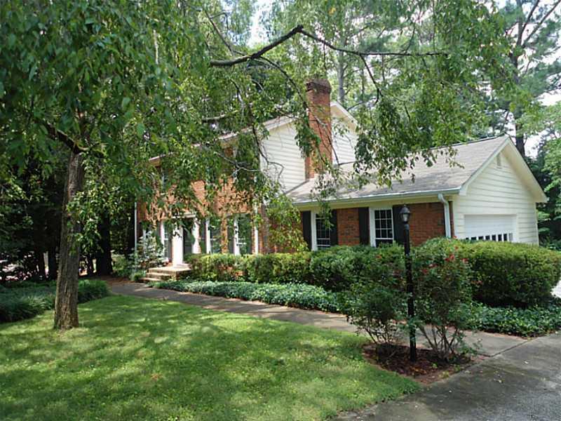 3885 Thornhill Dr., Lilburn, GA 30047