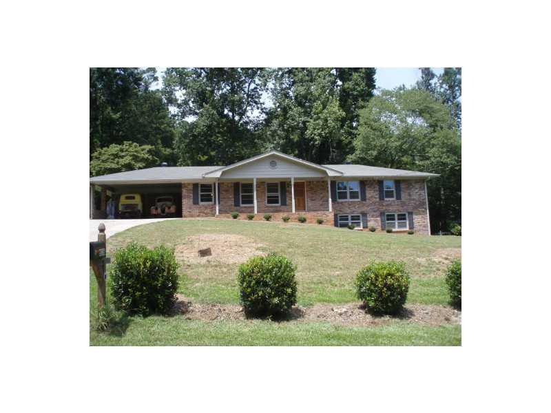 6236 Queens Rd., Douglasville, GA 30135