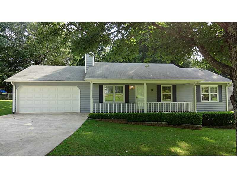 5615 Pinewood Dr., Flowery Branch, GA 30542