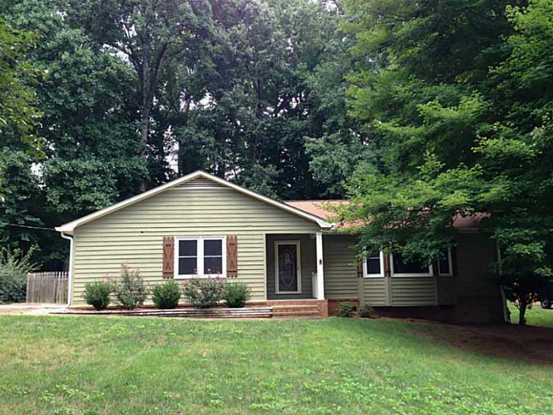 1552 Bentwood Dr., Lilburn, GA 30047