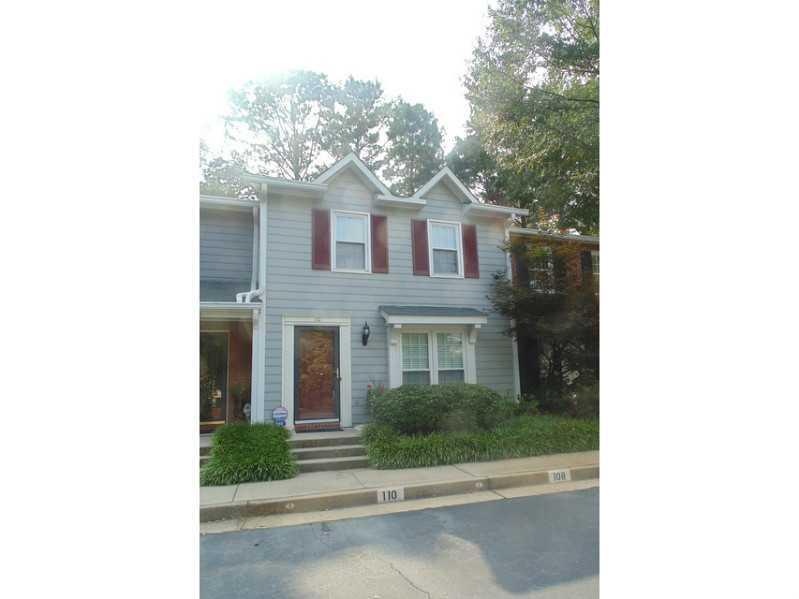 110 Courtyard Ter., Roswell, GA 30075