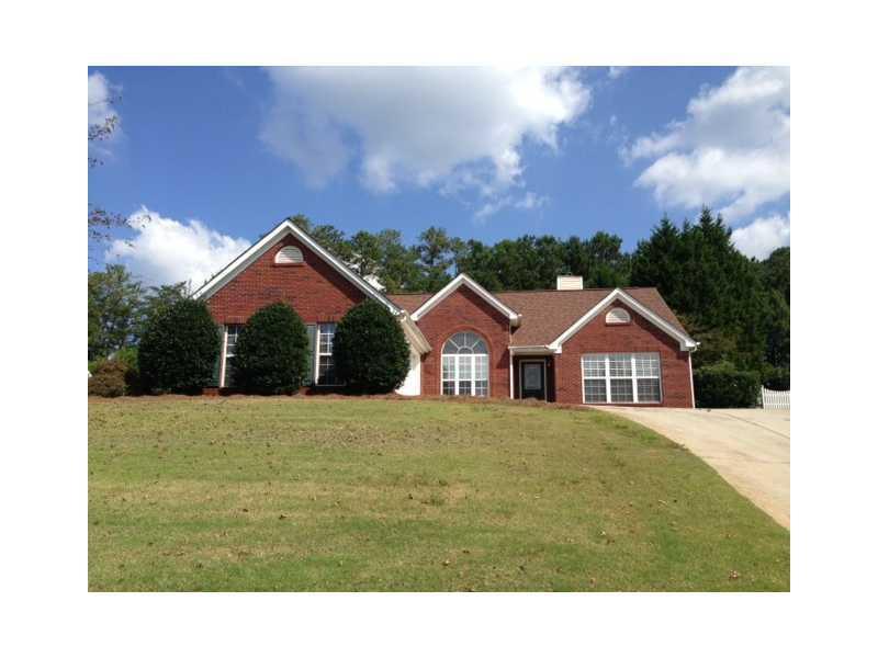 6273 Rock Port Dr., Flowery Branch, GA 30542