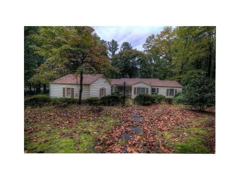 2765 Oakridge Ln., East Point, GA 30344