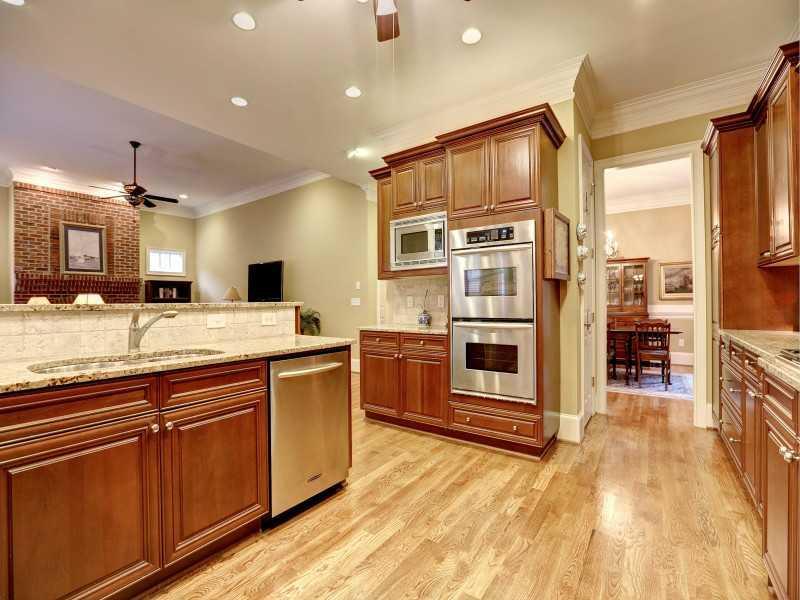 135 Lullwater Ct., Roswell, GA 30075