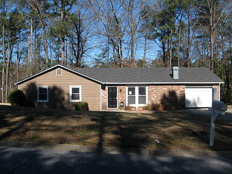 5326 Rocky Pine Dr., Lithonia, GA 30038