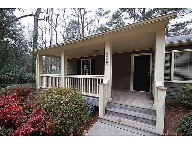 698 Scott Cir., Decatur, GA 30033
