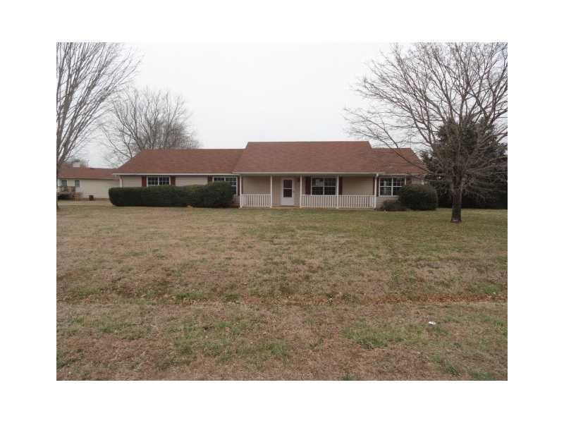 4854 Countryside Dr., Flowery Branch, GA 30542