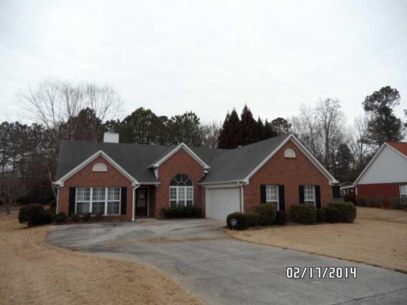 6227 Rock Port Dr., Flowery Branch, GA 30542