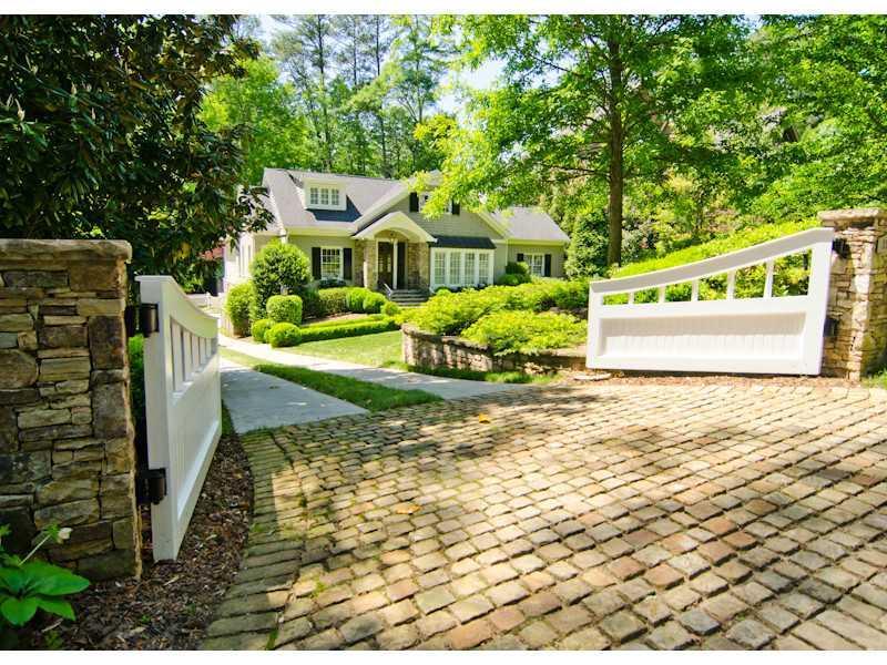 2374 Montview Dr., Atlanta, GA 30305