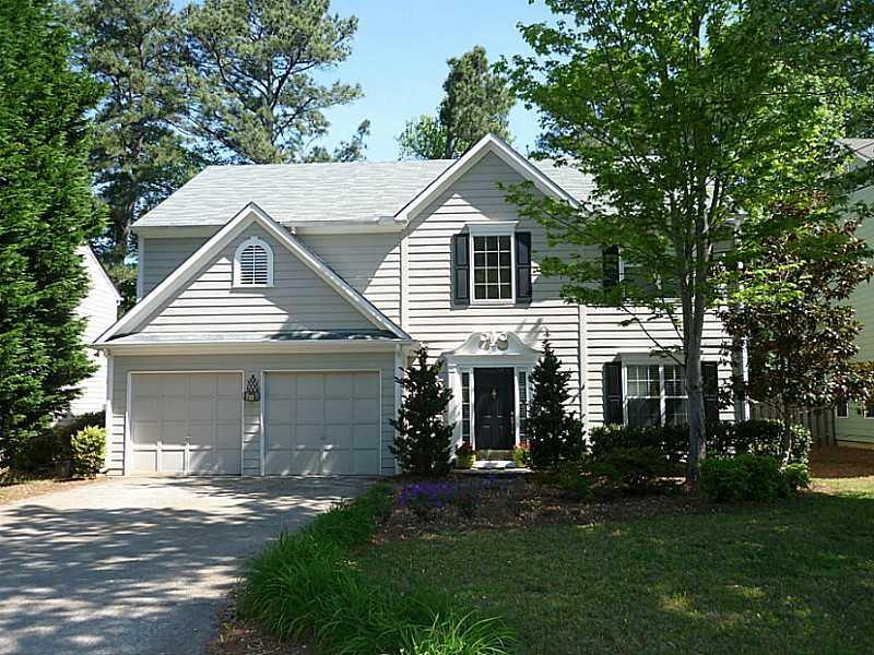 1070 Hidden Pond Ln., Roswell, GA 30075