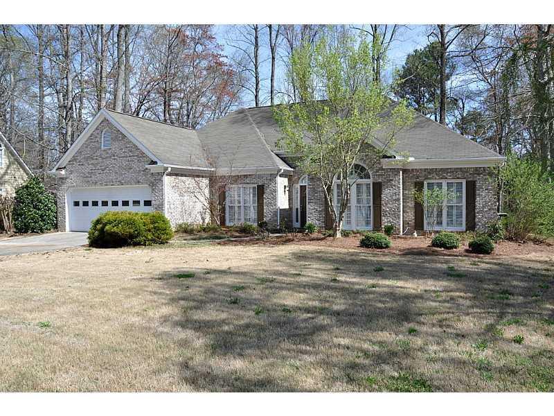 980 Allenbrook Ln., Roswell, GA 30075
