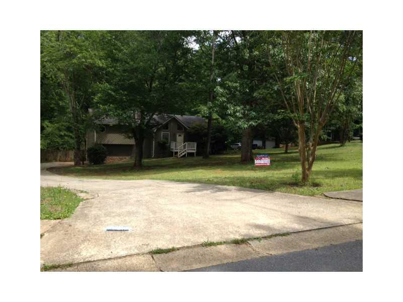 825 Emerald Dr., Powder Springs, GA 30127