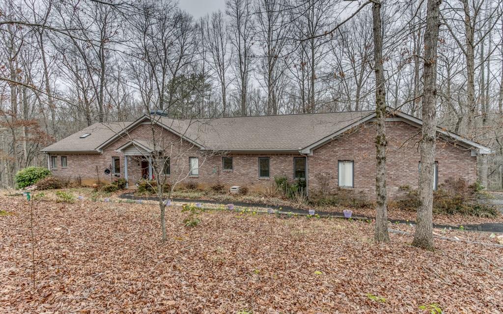 351 Hillcreek Dr., Ball Ground, GA 30107