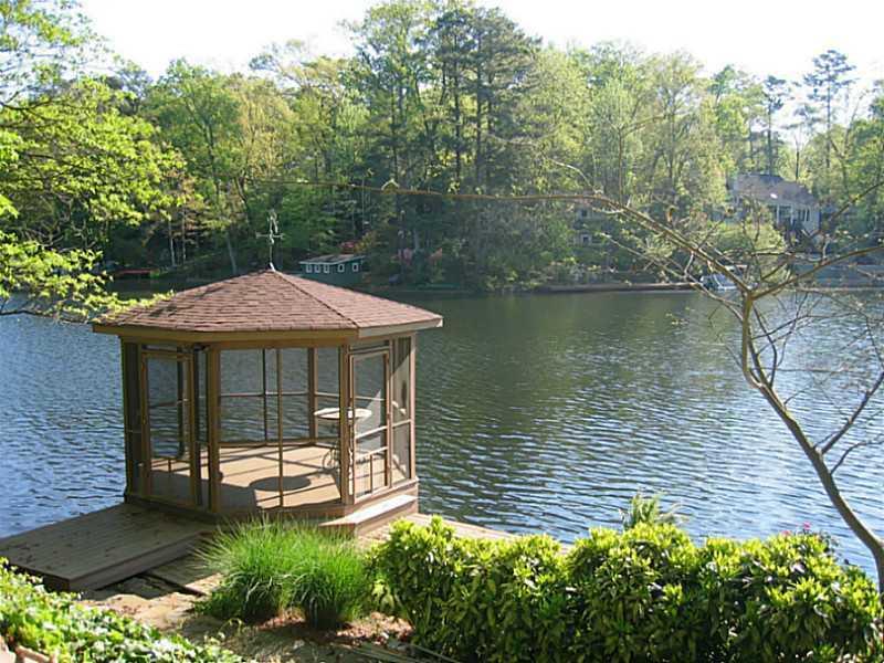 142 Lakeshore Dr., Berkeley Lake, GA 30096