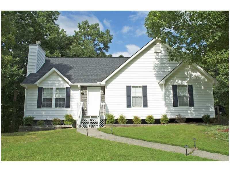 8425 Emerald Pointe Ln., Gainesville, GA 30506