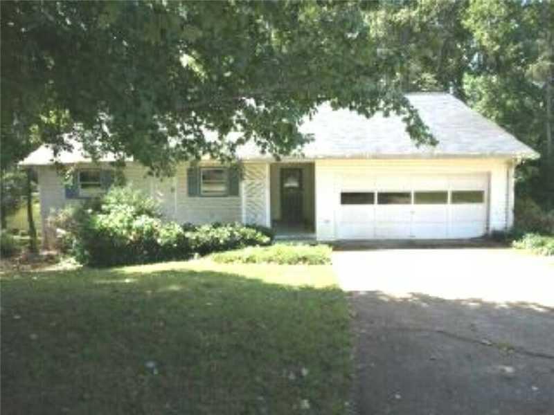 4779 Countryside Dr., Flowery Branch, GA 30542