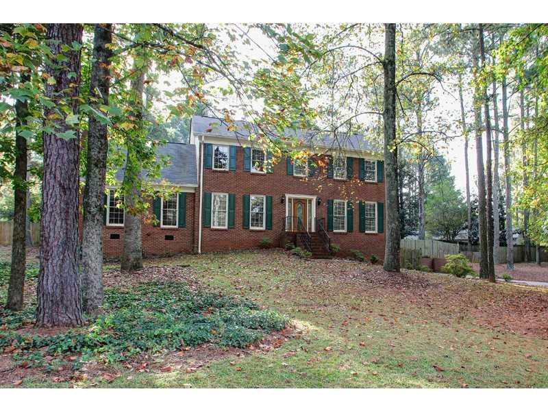 150 Oak Knoll Way, Roswell, GA 30075