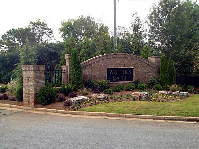 228 Waters Lake Dr., Woodstock, GA 30188