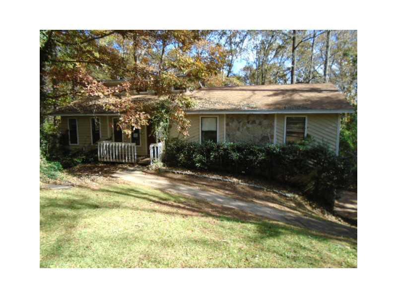 175 Little Brook Dr., Woodstock, GA 30188