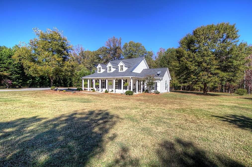 91 June Ln., Senoia, GA 30276