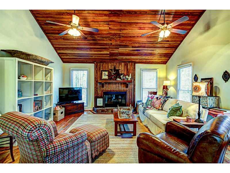 6296 Sayre Dr., Dallas, GA 30157