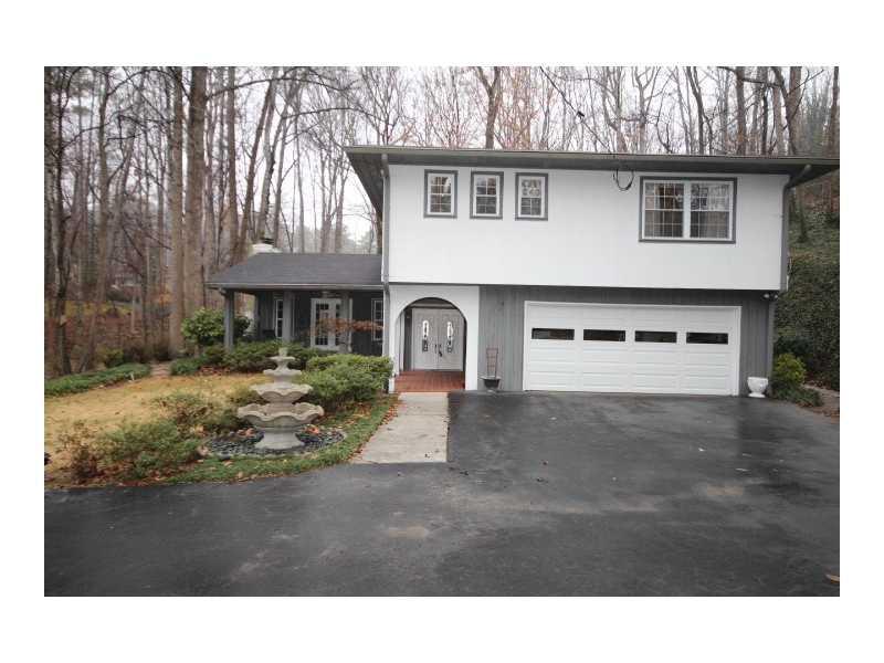 216 Devonwood Dr., Sandy Springs, GA 30328