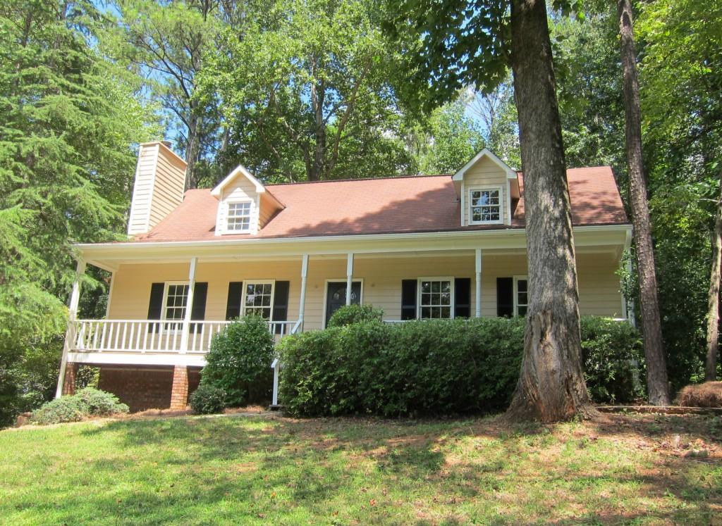 1028 Knotts Pointe Dr., Woodstock, GA 30188