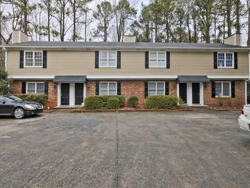 719 Burnt Creek Dr., Lilburn, GA 30047