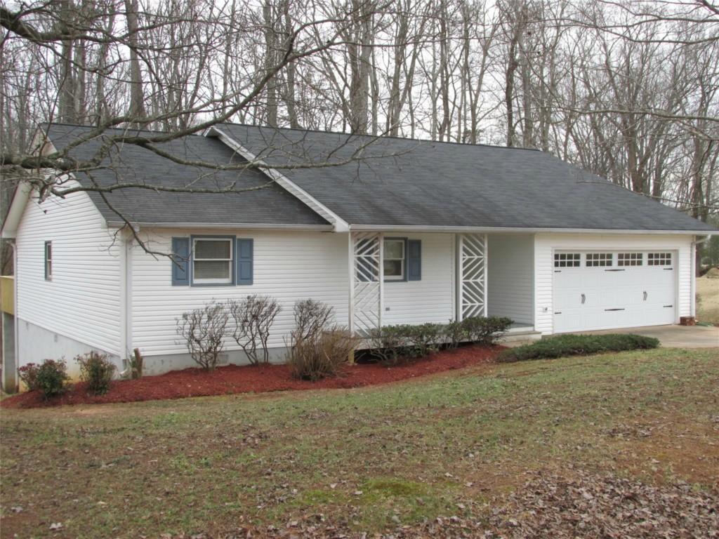 4779 Countryside Dr., Flowery Branch, GA 30542