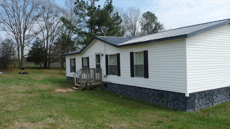 2457 Adamstown Rd., Bowersville, GA 30516