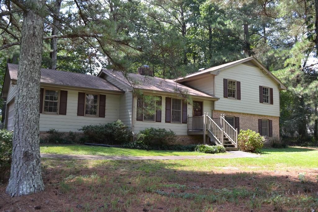2817 Ravenwood Dr., Snellville, GA 30078