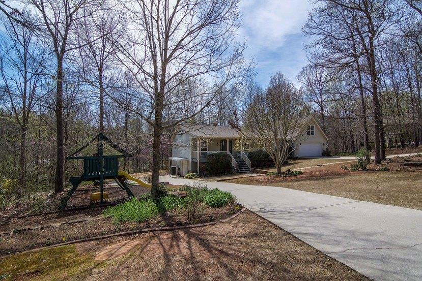 1000 Thornwood Ln., Dacula, GA 30019
