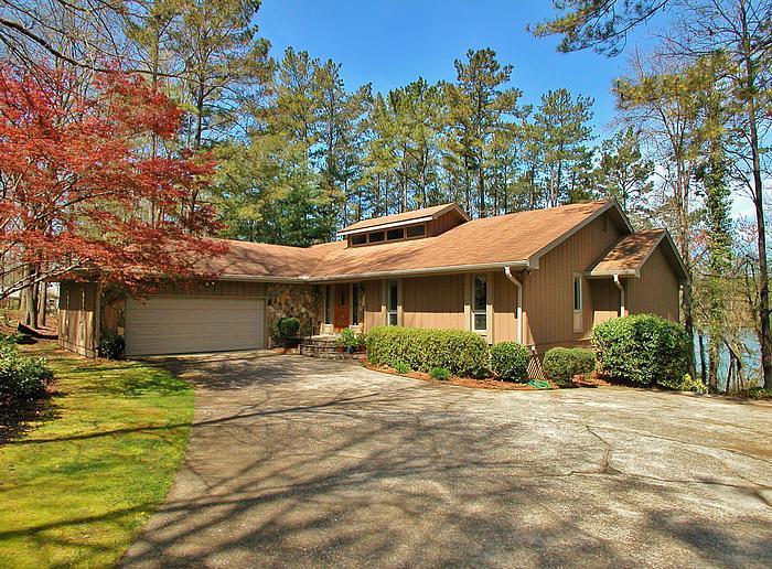 6550 Yacht Club Rd., Flowery Branch, GA 30542