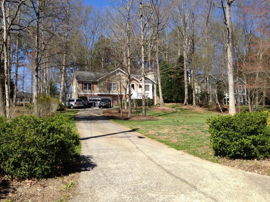 220 Crabapple Ln., Powder Springs, GA 30127