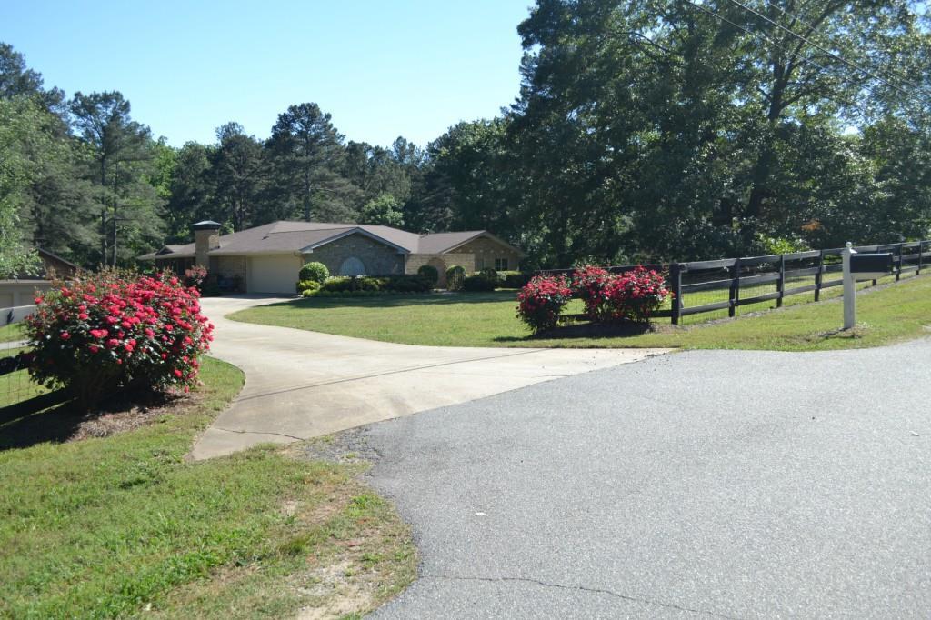 498 Wagon Tr., Woodstock, GA 30188