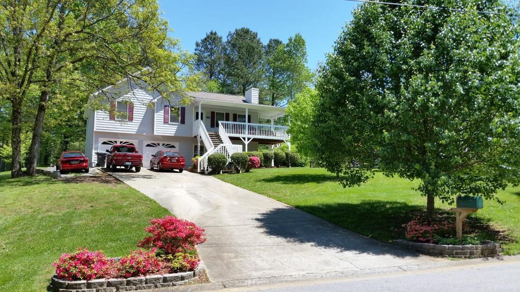 328 Silverthorne Cir., Douglasville, GA 30134