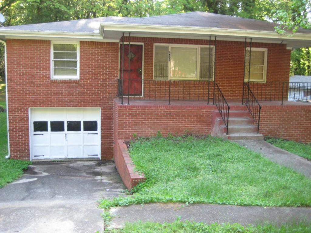 495 Woods Dr., Atlanta, GA 30318