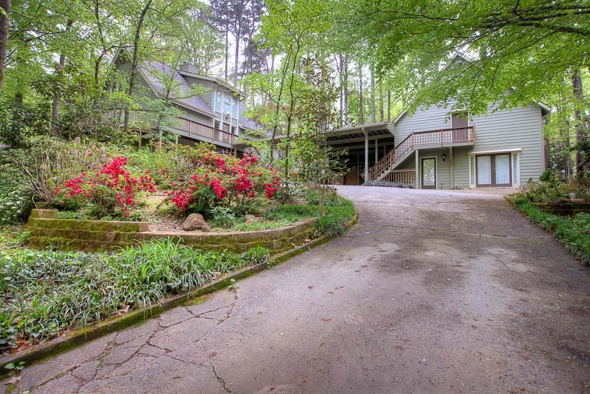 179 Lakeshore Dr., Berkeley Lake, GA 30096